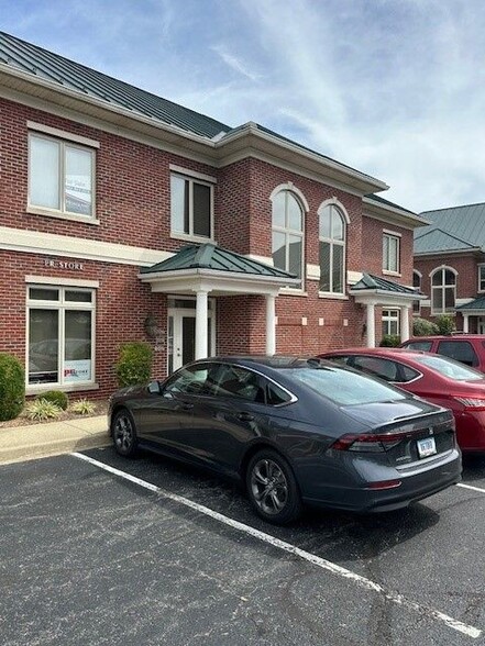 2527 Nelson Miller Pky, Louisville, KY en venta - Foto del edificio - Imagen 2 de 10