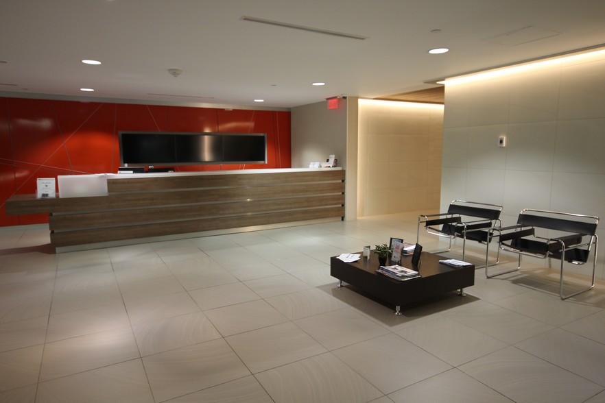 10065 Jasper Ave NW, Edmonton, AB en alquiler - Foto del interior - Imagen 3 de 15