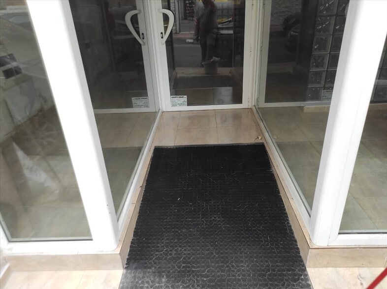 Local en Molina de Segura en venta - Vestíbulo - Imagen 3 de 18