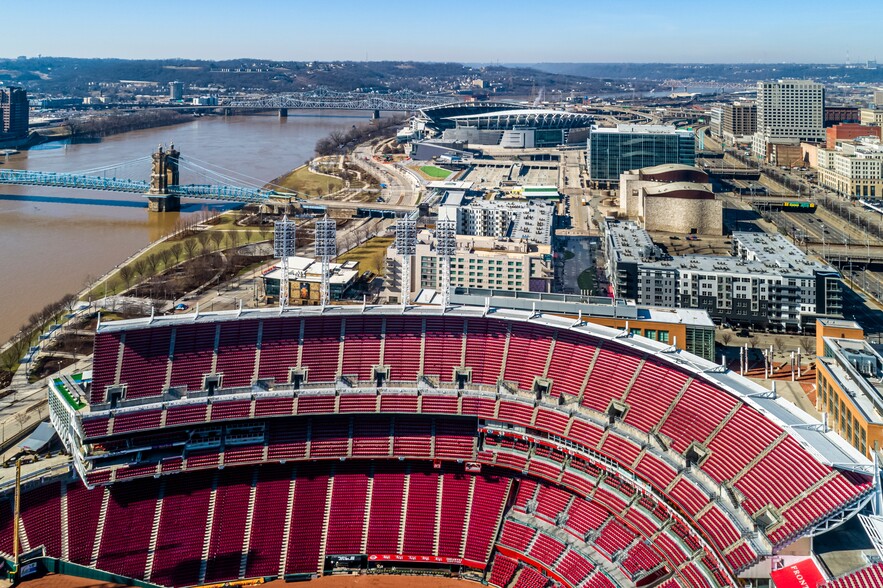 101-191 E Freedom Way, Cincinnati, OH en alquiler - Foto del edificio - Imagen 2 de 7