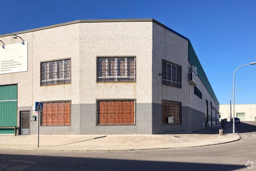 Polígono Industrial Yuncler cartera de 33 inmuebles en venta en LoopNet.es - Foto principal - Imagen 3 de 13