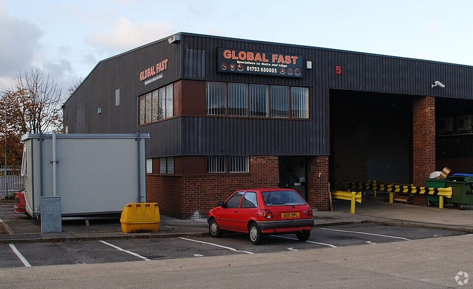 Blackthorne Rd, Slough en alquiler - Foto del edificio - Imagen 2 de 4