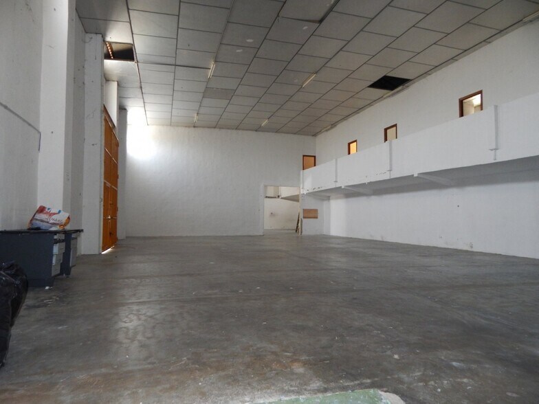 Nave en Ontinyent, Valencia en venta - Foto del edificio - Imagen 2 de 18