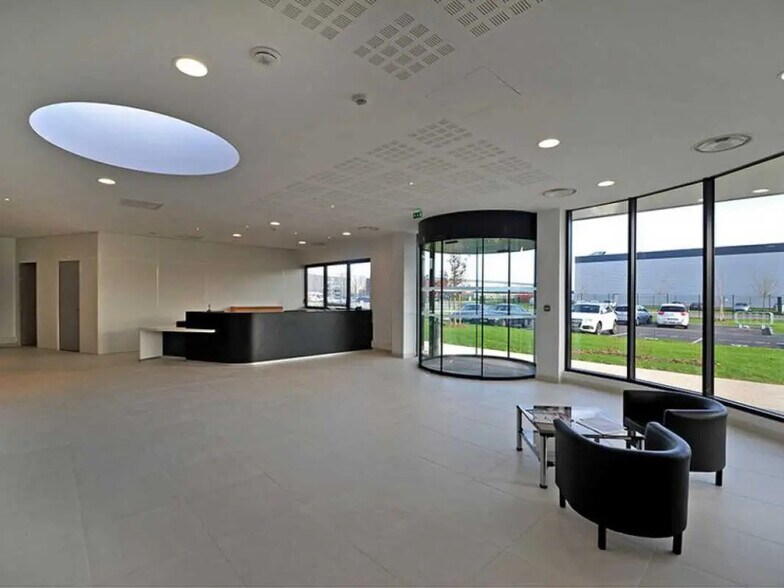 8 Rue Du Maréchal De Lattre De Tassigny, Élancourt en alquiler - Vestíbulo - Imagen 3 de 10