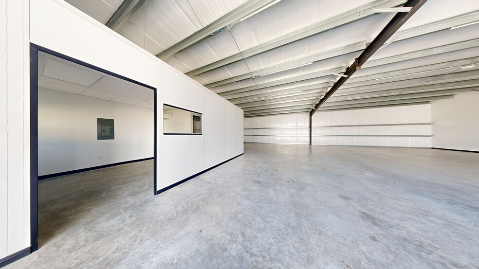 Dacy Business Park cartera de 3 inmuebles en venta en LoopNet.es - Matterport 3D Scan - Imagen 3 de 34