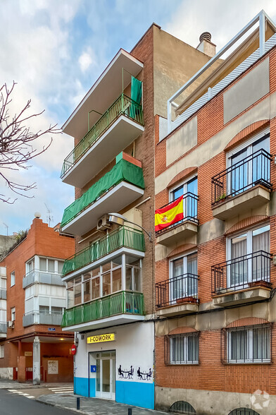 Calle Veza, 7, Madrid, Madrid en venta - Foto del edificio - Imagen 2 de 2