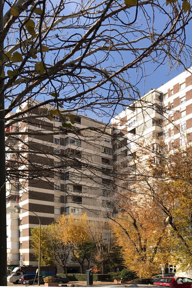 Calle Villa de Marín, 1, Madrid, Madrid en alquiler - Foto del edificio - Imagen 2 de 2