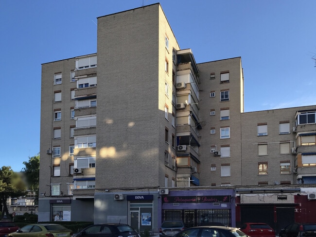 Más detalles de Calle Simón Hernández, 48, Móstoles - Local en alquiler