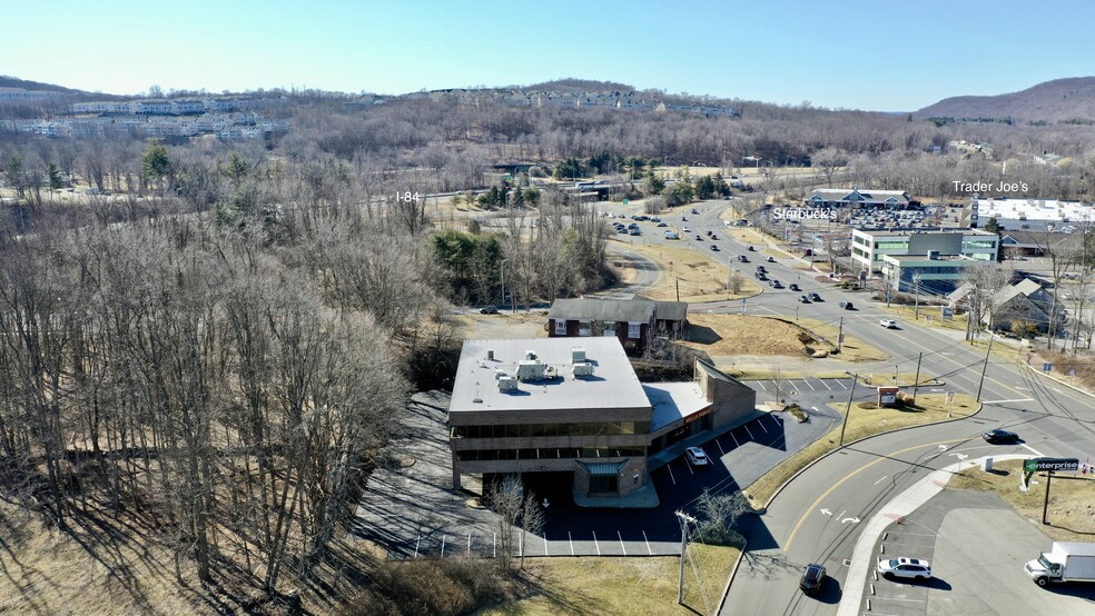 108 Mill Plain Rd, Danbury, CT en alquiler - Foto del edificio - Imagen 3 de 4