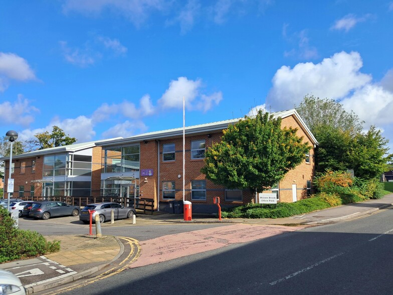 Molly Millars Ln, Wokingham en alquiler - Foto del edificio - Imagen 1 de 7