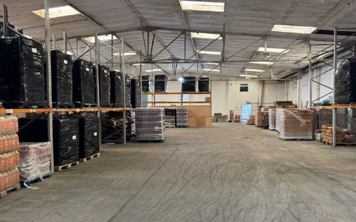 Collier Row Rd, Romford, LND RM5 2BG - Unidad 8 - - Foto del interior - Image 1 of 2