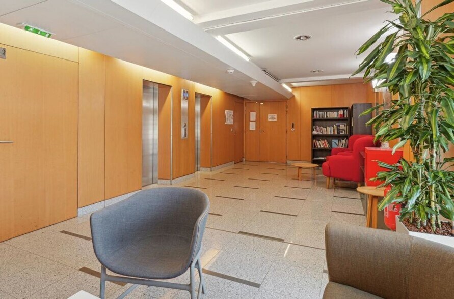 137-139 Rue De L'Universite, Paris en alquiler - Vestíbulo - Imagen 3 de 10