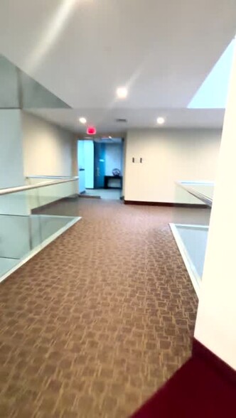 220 Davidson Ave, Somerset, NJ en alquiler - Vídeo de anuncio comercial - Imagen 3 de 16