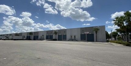 8740-8890 NW 102nd St, Medley, FL en alquiler Foto del edificio- Imagen 2 de 2