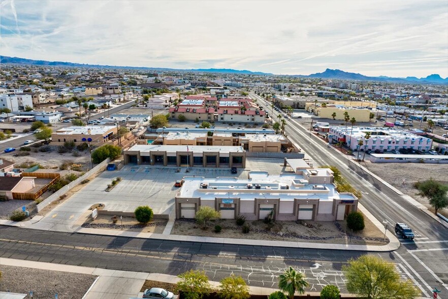 2035 Mesquite Ave, Lake Havasu City, AZ en venta - Foto del edificio - Imagen 2 de 59