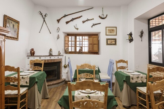 Más detalles de Avenida la Estación, 15, El Pedroso - Local en venta