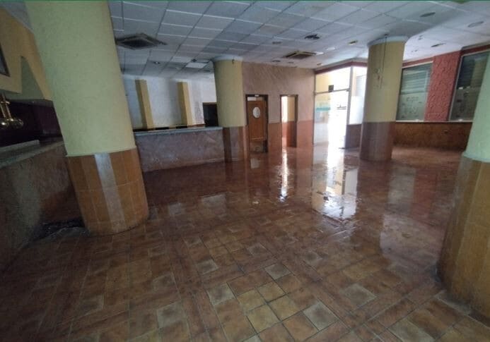 Local en Cartagena en venta - Vestíbulo - Imagen 2 de 21