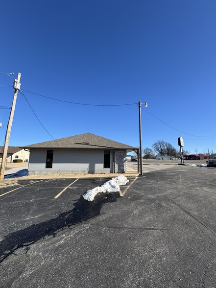 603 E Logan, Marionville, MO en venta - Foto del edificio - Imagen 3 de 6