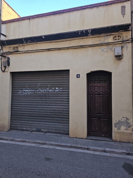 Local en Vilanova i la Geltrú, Barcelona en venta - Foto del edificio - Imagen 2 de 9