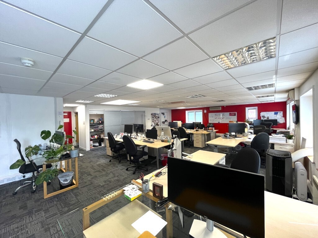 3 High St, Gerrards Cross, BKM SL9 9QE - Unidad 1 - - Foto del interior - Image 1 of 4