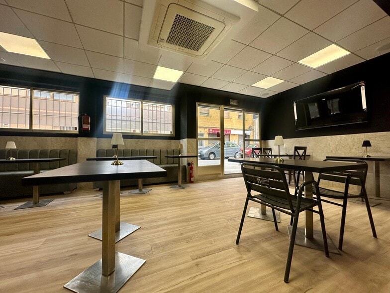 Local en Sant Joan d'Alacant en alquiler - Foto del edificio - Imagen 3 de 15