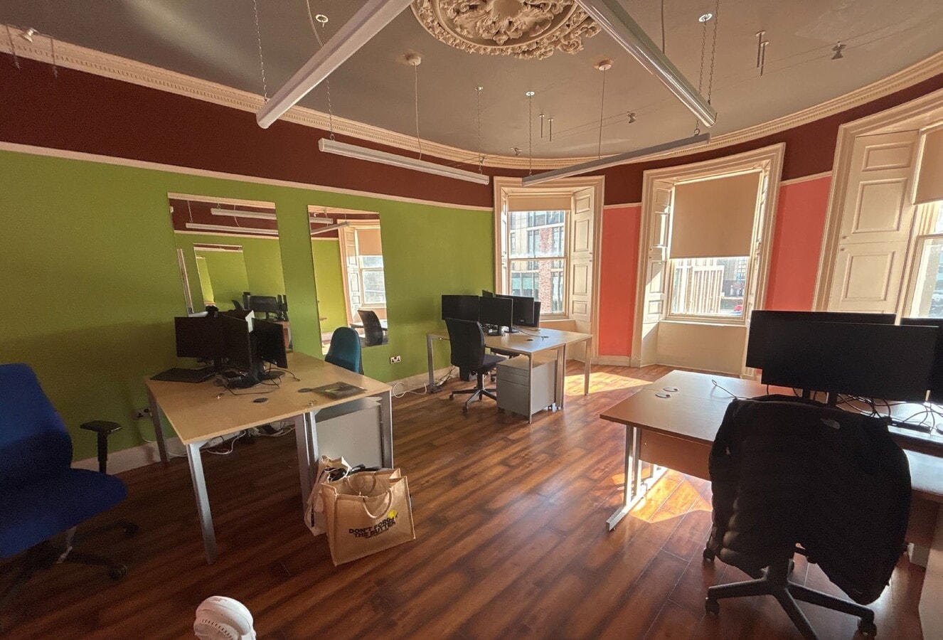 144-148 Nethergate, Dundee, ANS DD1 4EA - Unidad 144/148 -  - Foto del interior - Image 1 of 4