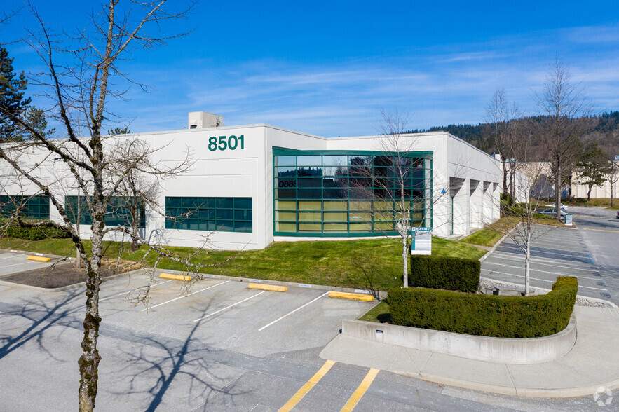 8501-8527 Commerce Crt, Burnaby, BC en alquiler - Foto del edificio - Imagen 3 de 7