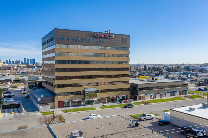 7015 MacLeod Trl SE, Calgary, AB en alquiler - Foto del edificio - Imagen 3 de 4