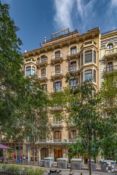 Edificio residencial en Barcelona, Barcelona en venta - Foto del edificio - Imagen 2 de 2