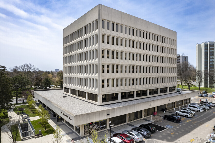 101 Queensway W, Mississauga, ON en alquiler - Foto del edificio - Imagen 1 de 2