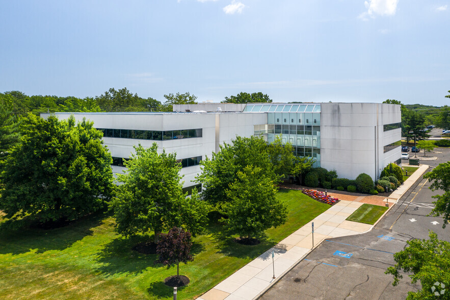 2 Industrial Way W, Eatontown, NJ en alquiler - Foto del edificio - Imagen 1 de 4