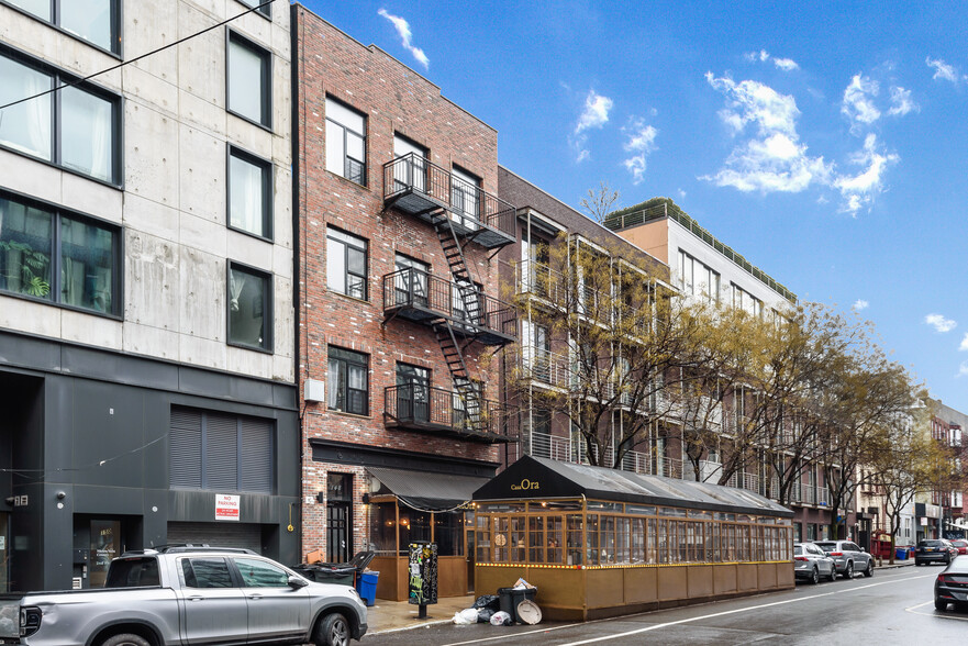 148 Meserole St, Brooklyn, NY en venta - Foto del edificio - Imagen 2 de 20