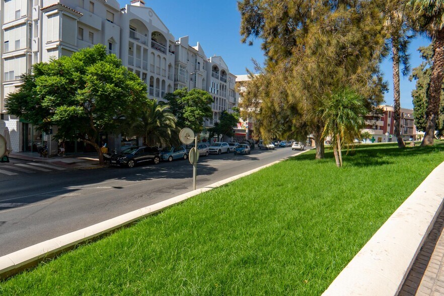Local en Motril, Granada en venta - Foto del edificio - Imagen 1 de 14
