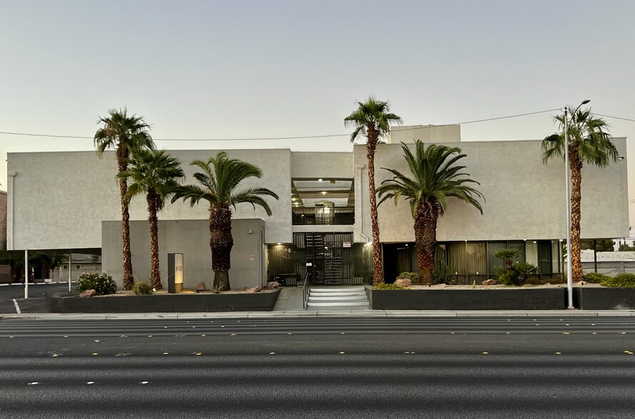 1600 E Desert Inn Rd, Las Vegas, NV en alquiler - Foto del edificio - Imagen 2 de 8