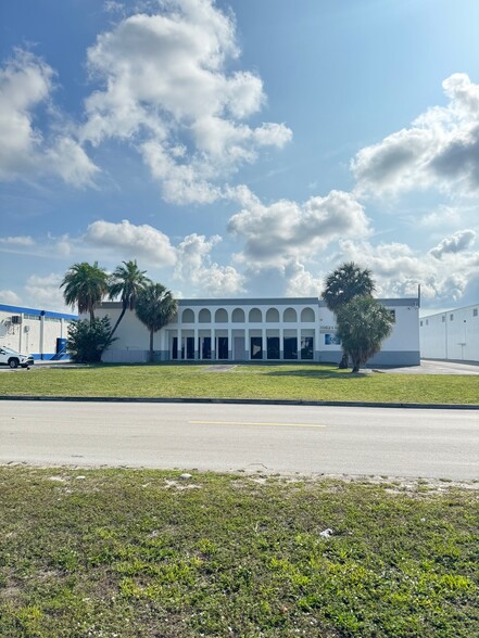 13145 NW 45th Ave, Opa Locka, FL en alquiler - Foto principal - Imagen 1 de 6