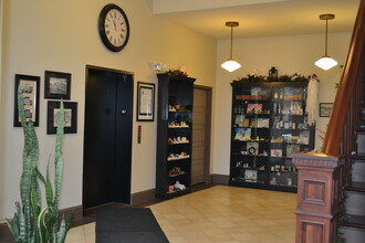 215 S Main St, Council Bluffs, IA en alquiler Lobby- Imagen 1 de 3