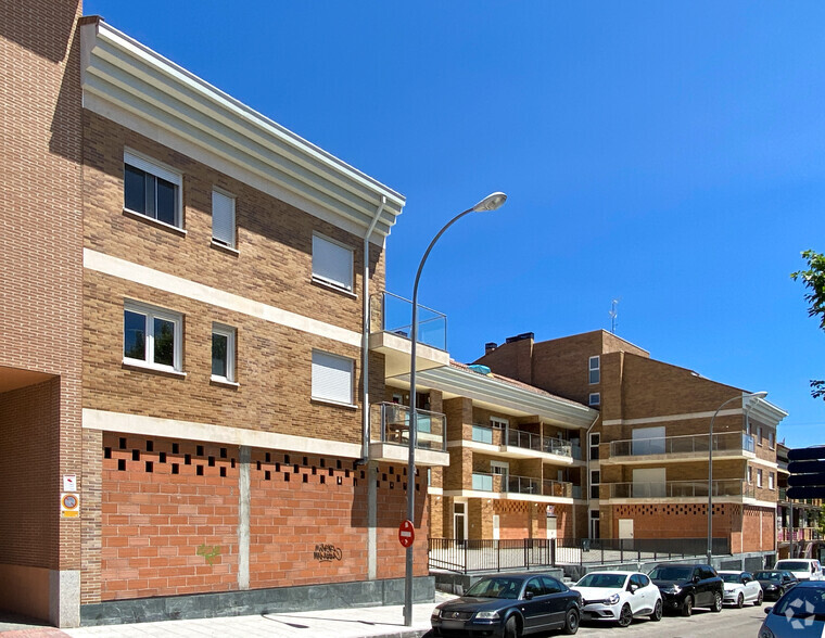 Calle Julián Berrendero, 14, San Agustín del Guadalix, Madrid en venta - Foto del edificio - Imagen 1 de 3