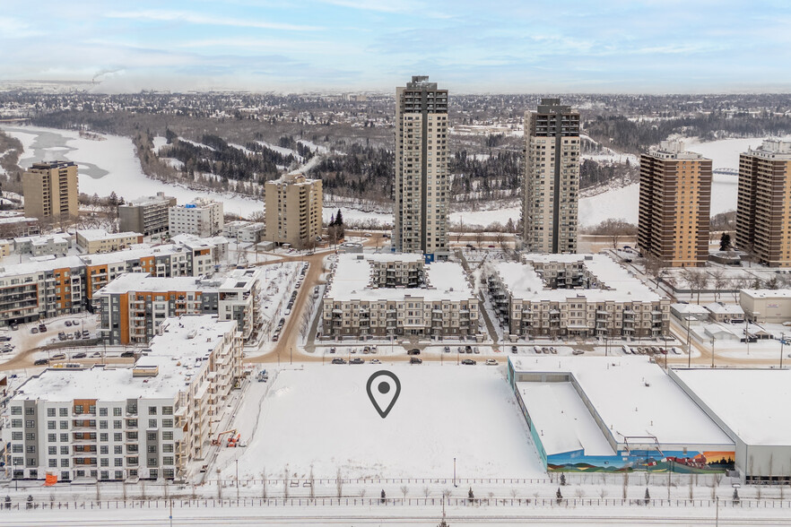 8490 106A Av NW, Edmonton, AB en venta - Foto del edificio - Imagen 1 de 30