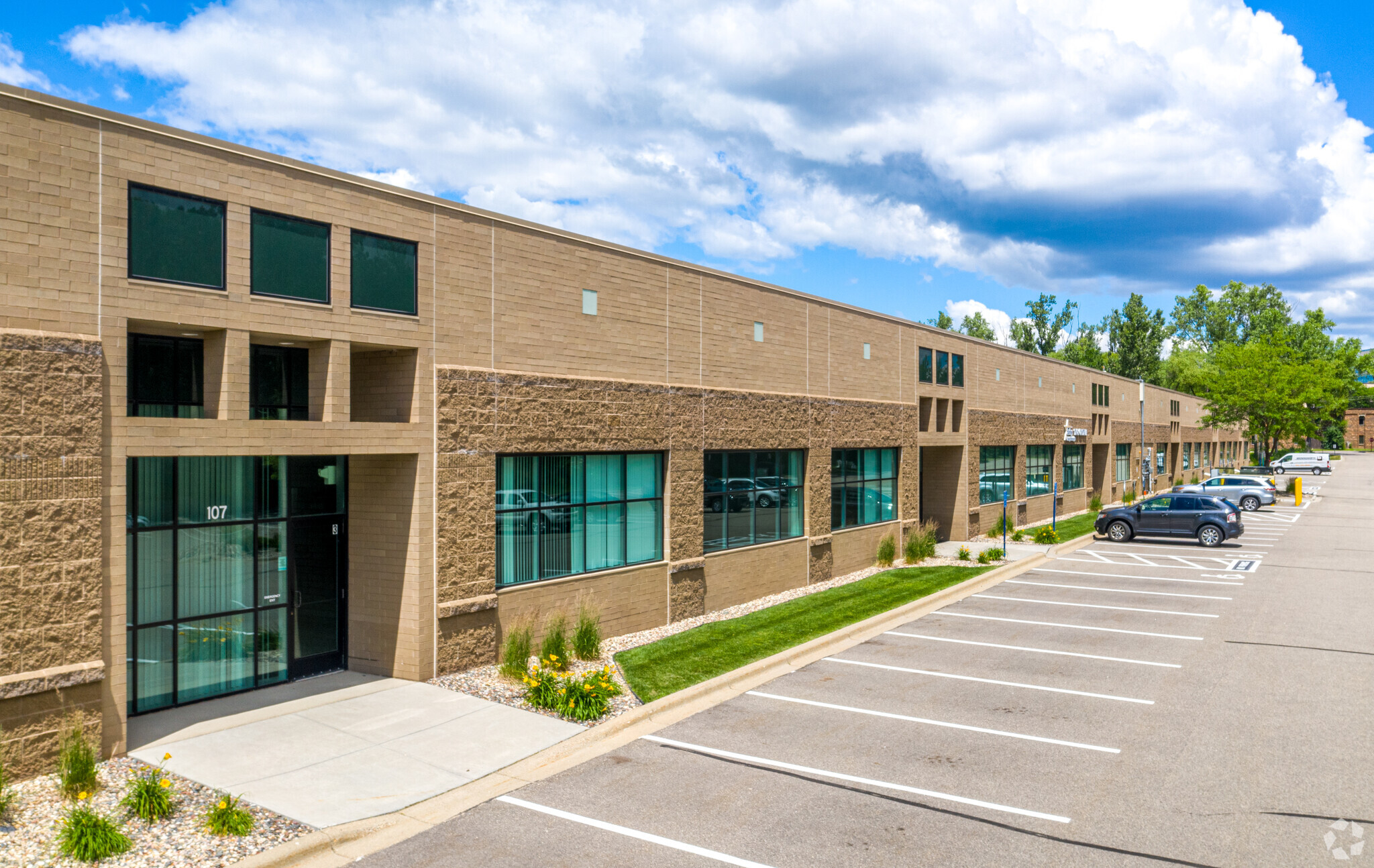 6455 Flying Cloud Dr, Eden Prairie, MN en alquiler Foto del edificio- Imagen 1 de 6