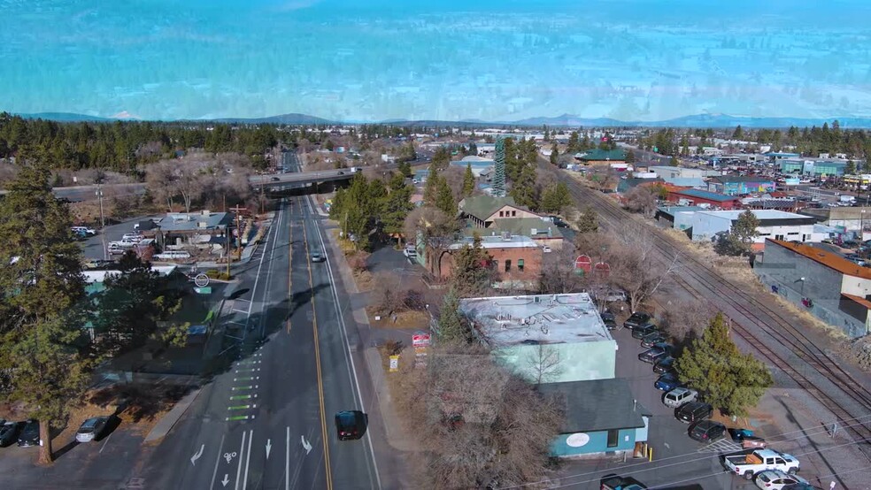 1824 NE Division St, Bend, OR en venta - Vídeo de anuncio comercial - Imagen 2 de 15