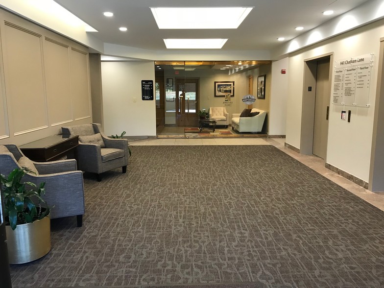 941 Chatham Ln, Columbus, OH en venta - Lobby - Imagen 2 de 9