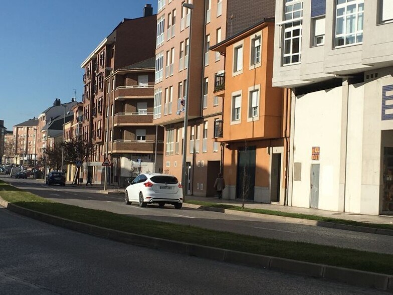 Local en Ponferrada, León en alquiler - Foto del edificio - Imagen 2 de 3