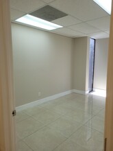 12955 Biscayne Blvd, North Miami, FL en alquiler Foto del edificio- Imagen 1 de 3