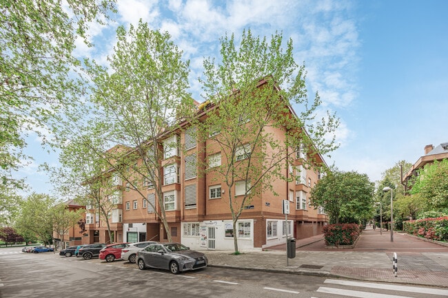 Más detalles de Avenida Logroño, 201, Madrid - Edificio residencial​ en venta