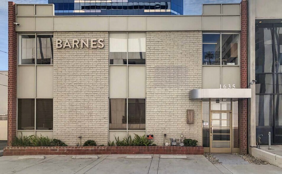 1635 Pontius Ave, Los Angeles, CA en alquiler - Foto del edificio - Imagen 3 de 29