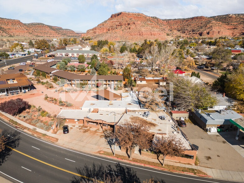 238 W Center St, Kanab, UT en venta - Vista aérea - Imagen 2 de 41