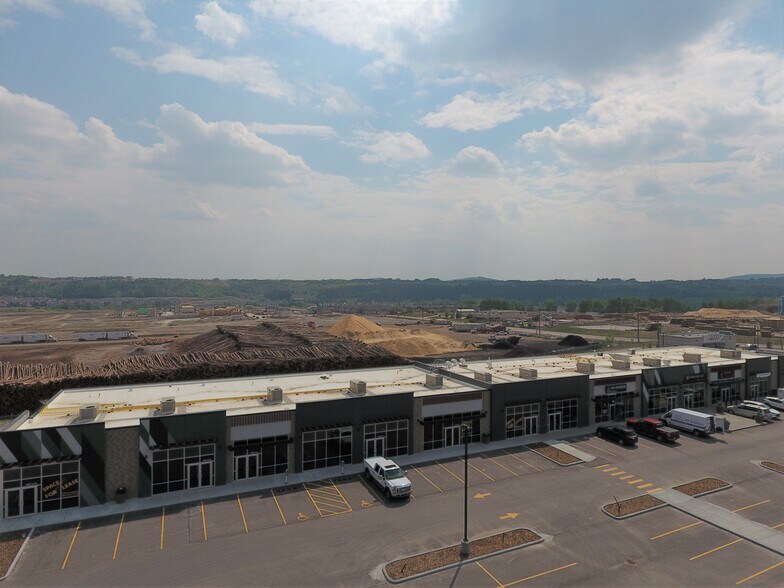 239 Griffin Rd, Cochrane, AB en alquiler - Foto del edificio - Imagen 2 de 10