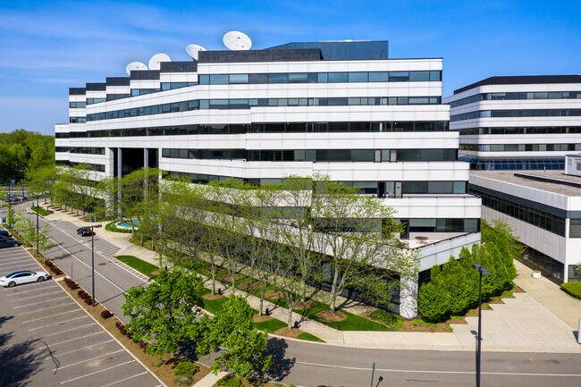 Más detalles de 300-500 Frank W Burr Blvd, Teaneck, NJ - Oficina, oficina/clínica en alquiler