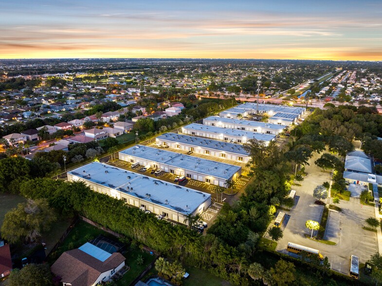 10050 Spanish Isles Blvd, Boca Raton, FL en alquiler - Foto del edificio - Imagen 2 de 4