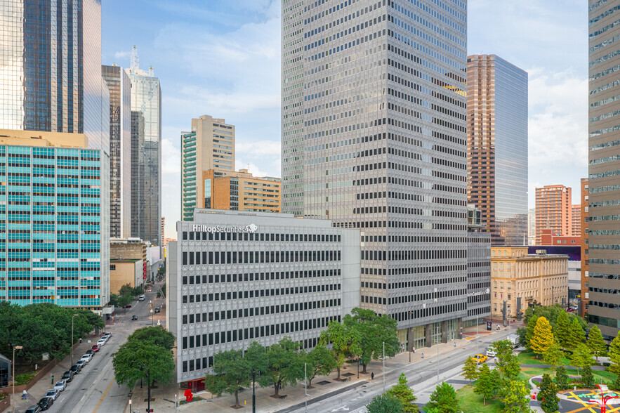 325 N Saint Paul St, Dallas, TX en alquiler - Foto del edificio - Imagen 2 de 3